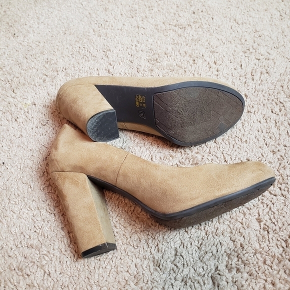 CHINESE LAUNDRY Creme Suede Heels - Picture 6 of 9